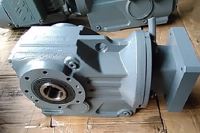 250W伺服電機減速機，帶動2.5T噸伺服電機減速機