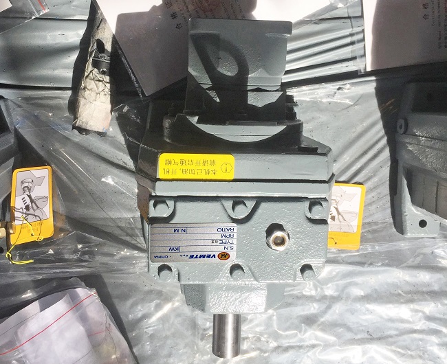 帶動(dòng)16.5T噸的減速機(jī),繞線(xiàn)機(jī)伺服減速機(jī),10000W伺服電機(jī)