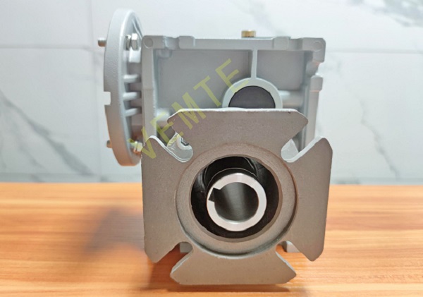 FKM雙曲面減速機(jī) FKM雙曲面減速機(jī)